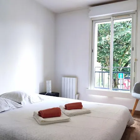 Spacious With Parking In Bordeaux