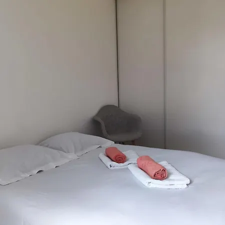 Appartement Spacious With Parking In *