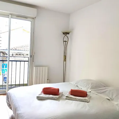 Spacious With Parking In Apartment Bordeaux